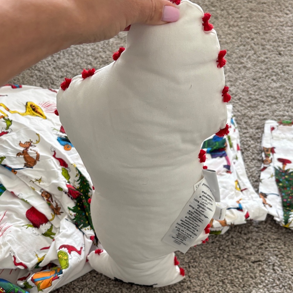 Pottery barn Dr. Seuss Grinch twin sheet set and pillow. Like new! - Picture 4 of 8